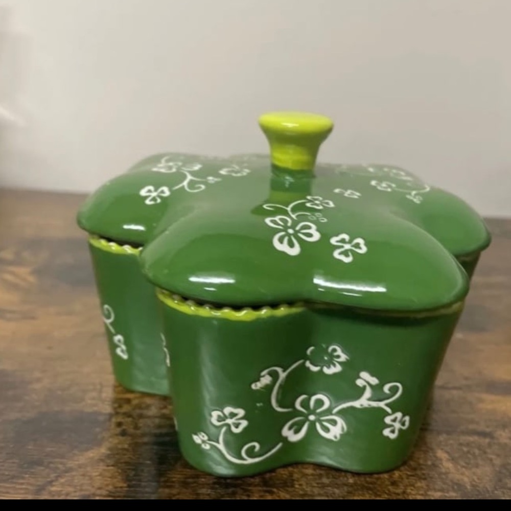 Shamrock Ramekin with Lid - Picture 3 of 7